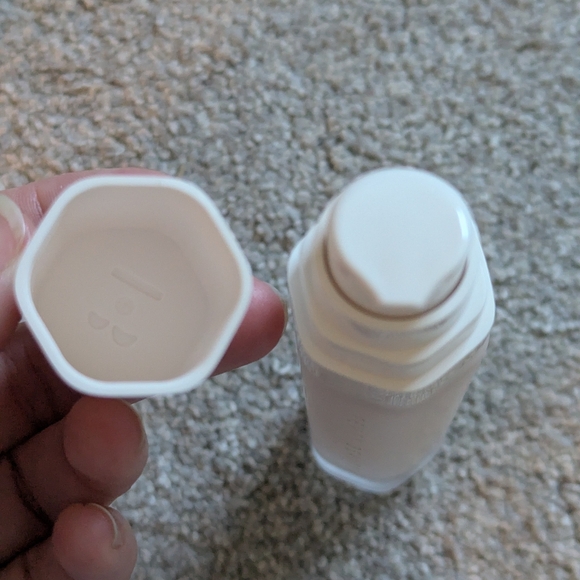 FENTY BEAUTY Soft Lit Hydrating Longwear Foundation #110 Cool Pink - Picture 5 of 6